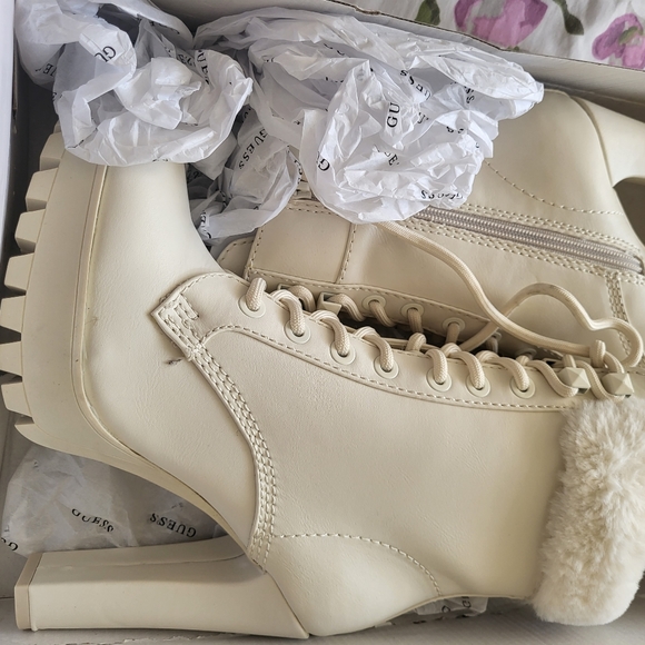 Guess Women Tetian  faux fur trim Dress Booties Size 7.5 Beige - Picture 3 of 4